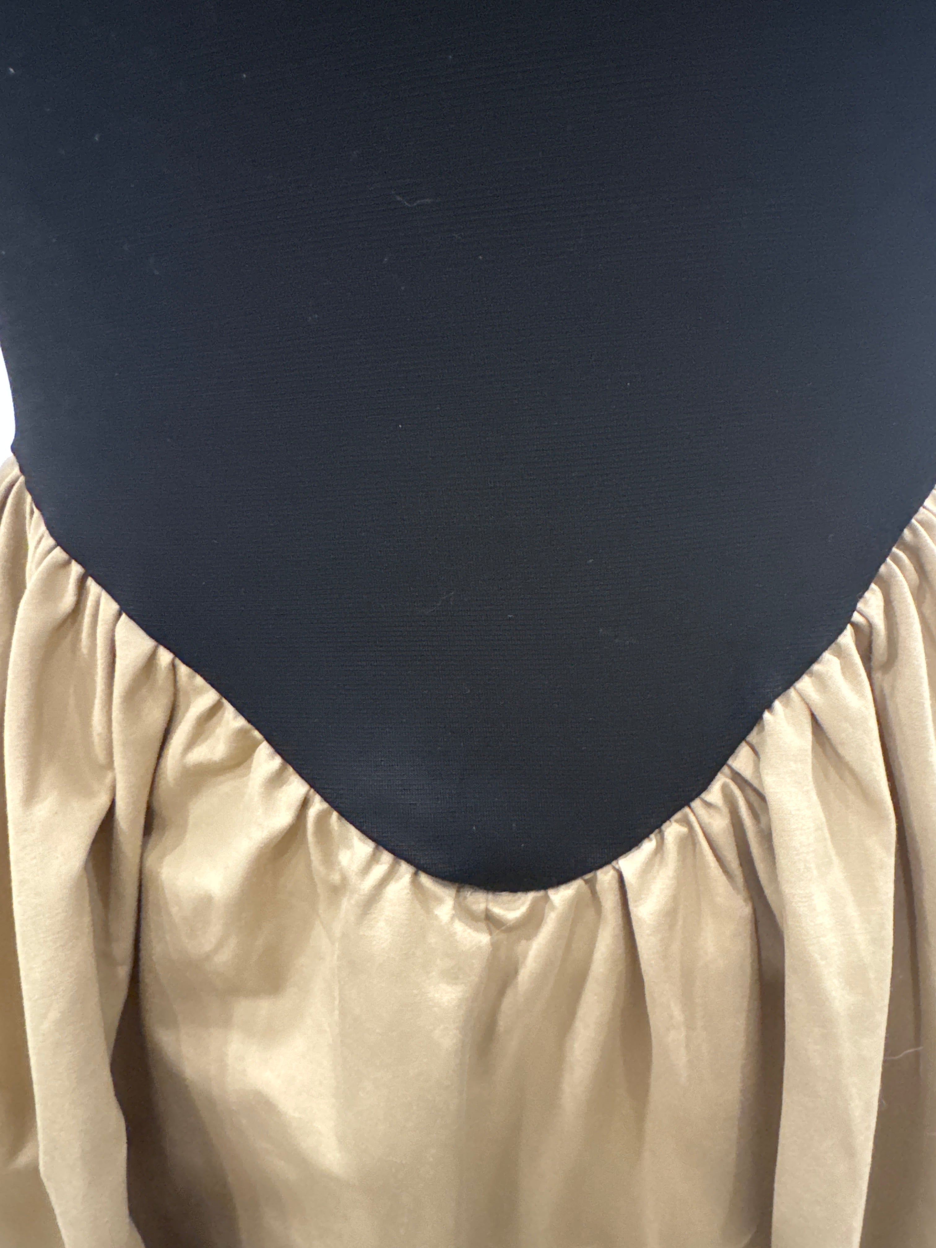 Kleid schwarz / camel - Mein Shop